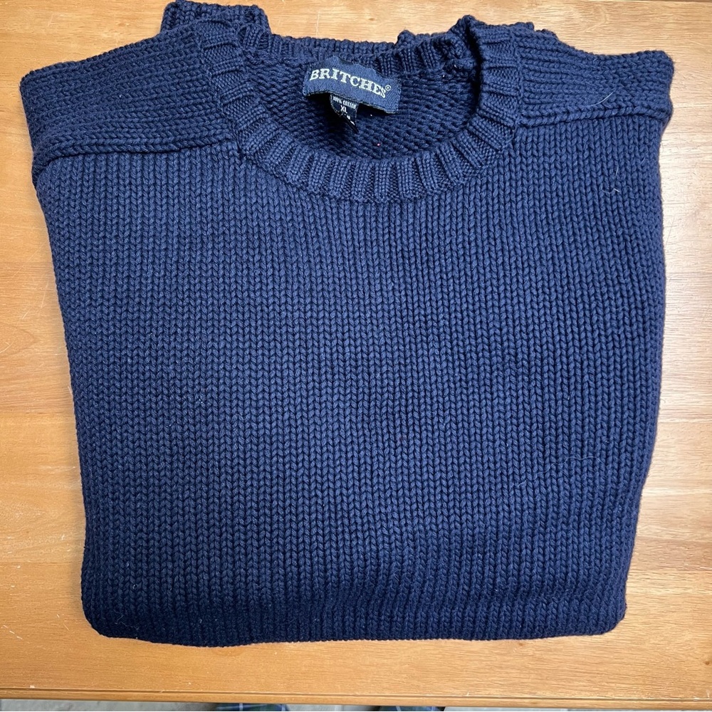 Classic Blue Crewneck Sweater with Ribbed Detailing